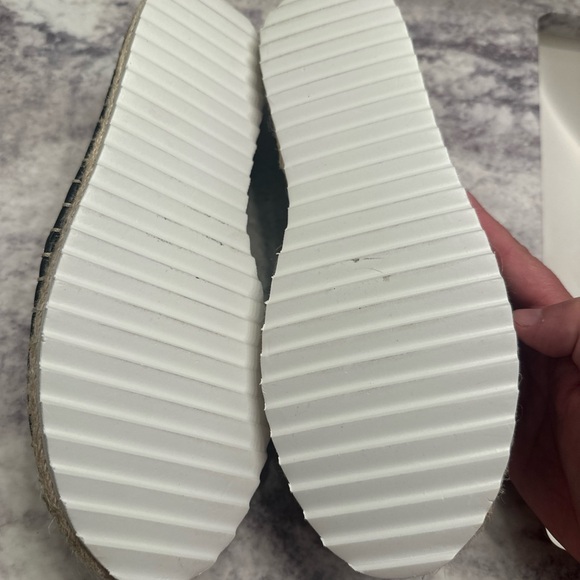 NWOT- Nautica Slip On Shoes-Animal Print size 7.5 - Picture 5 of 7